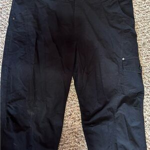 💚3/$25 size 20W black capris